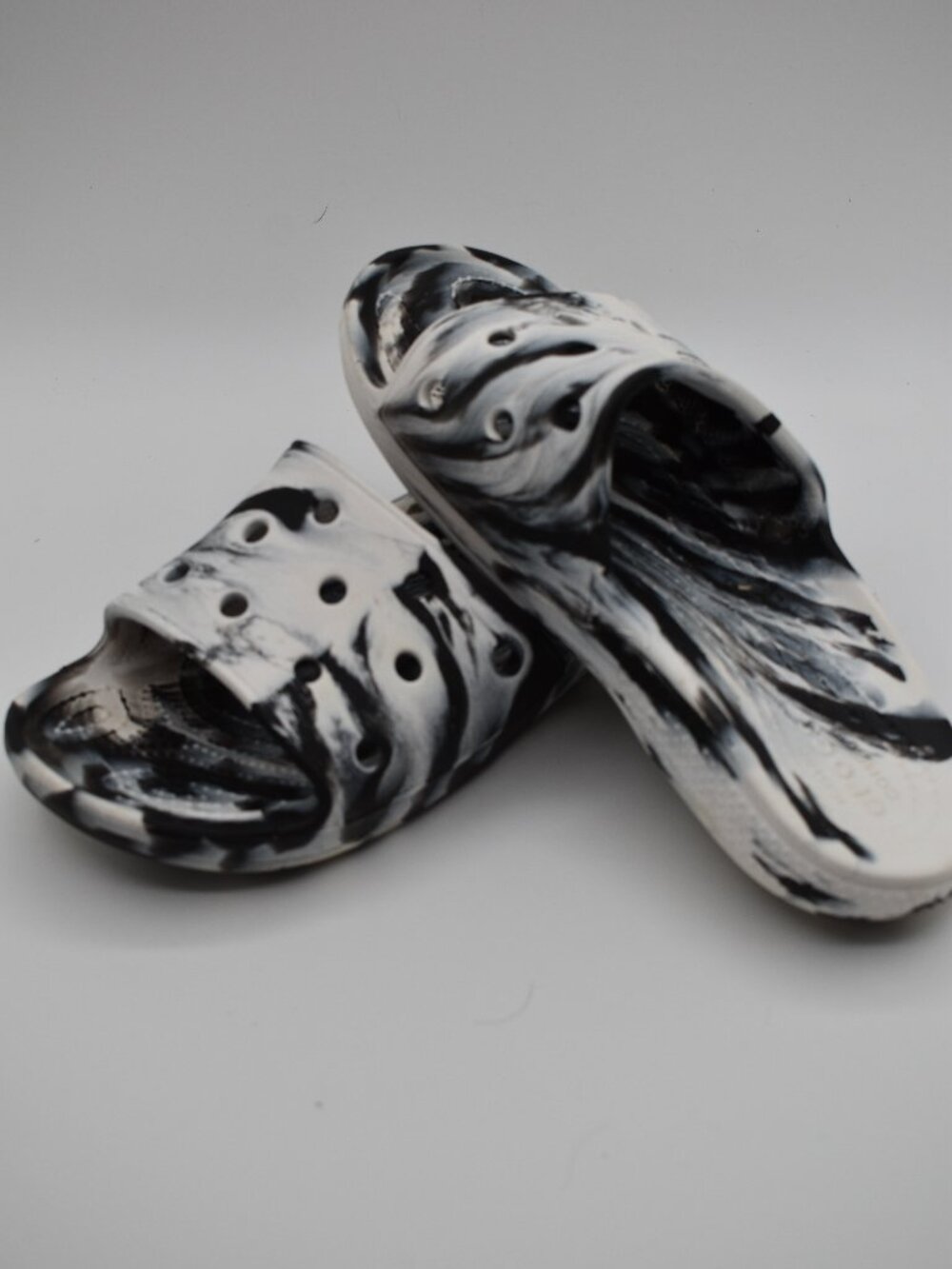 Crocs Classic Marbled Black White Clogs Kids/Men's Size 6 Women's Size 8 Slip On